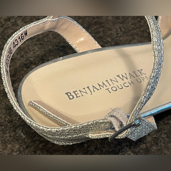 LIKE NEW! Size 7 Touch Ups by Benjamin Walk Lena Wedge Silver Sandals. - Picture 4 of 7